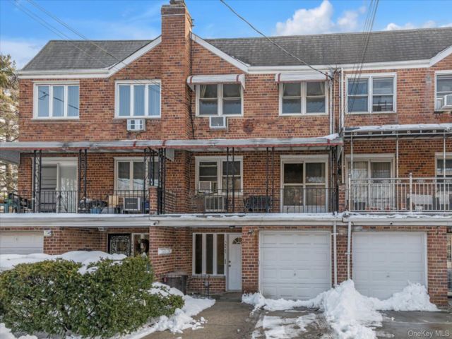  4 BR,  3.00 BTH &nbsp;Other style home in Flushing