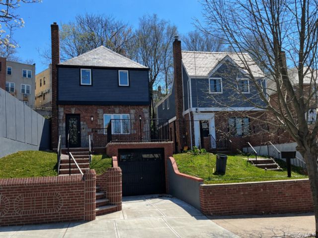  4 BR,  4.00 BTH &nbsp;Colonial style home in Maspeth
