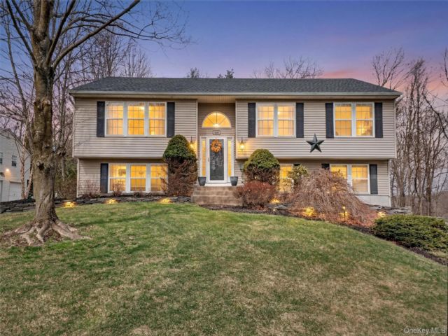  3 BR,  3.00 BTH &nbsp;Other style home in Newburgh