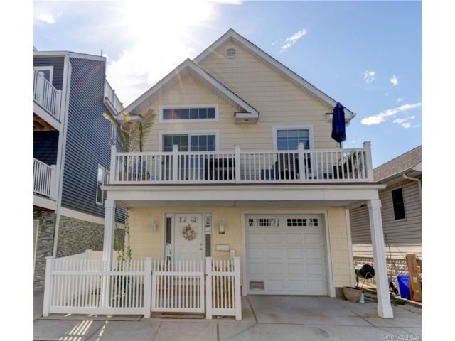  3 BR,  1.00 BTH &nbsp;Raised ranch style home in Long Beach