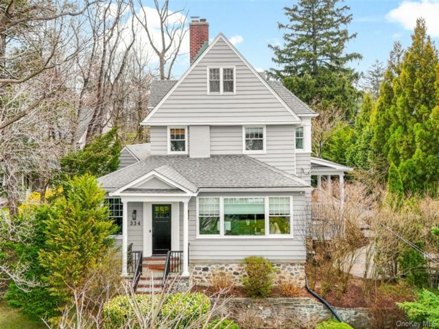  5 BR,  5.00 BTH &nbsp;Colonial style home in Pelham