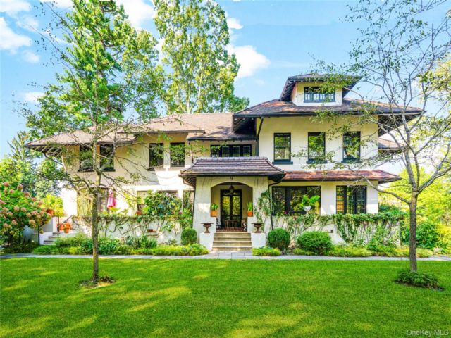  6 BR,  4.00 BTH &nbsp;Mediterranean style home in New Rochelle