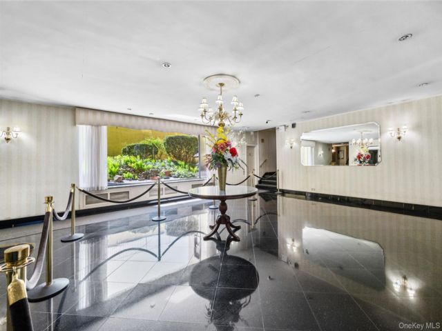 Studio,  1.00 BTH &nbsp;Other style home in Briarwood