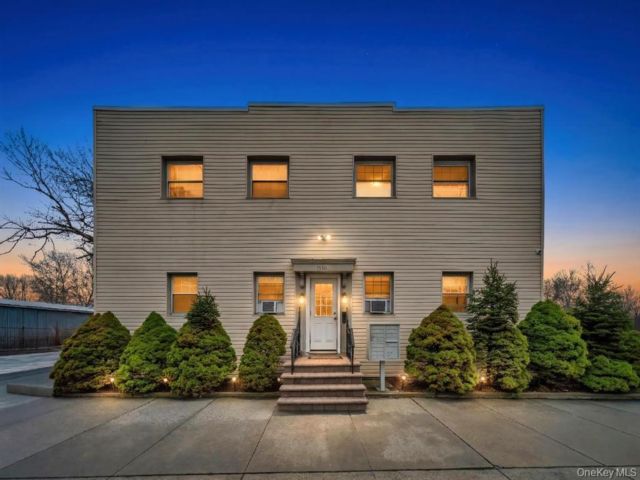  2 BR,  1.00 BTH &nbsp;Other style home in Mastic