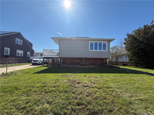  2 BR,  1.00 BTH &nbsp;Raised ranch style home in Island Park