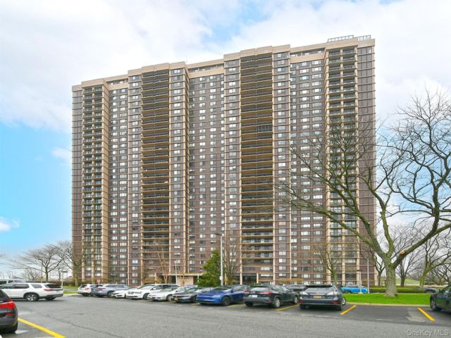  2 BR,  3.00 BTH &nbsp;Other style home in Floral Park