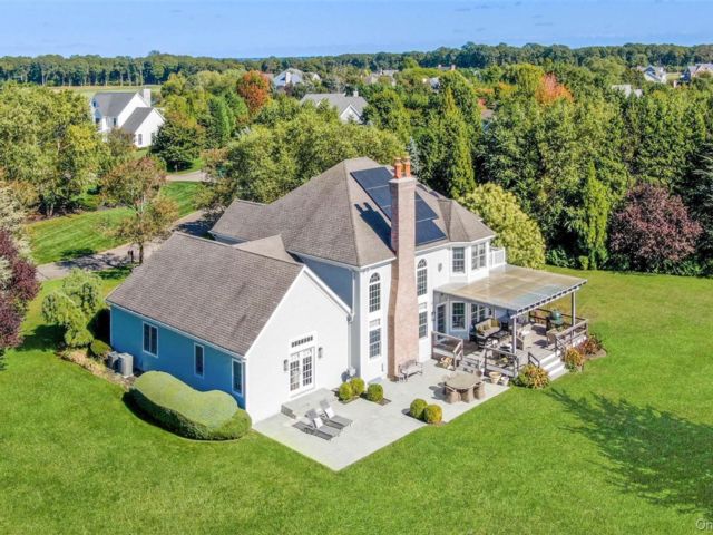  4 BR,  5.00 BTH &nbsp;Post modern style home in Laurel