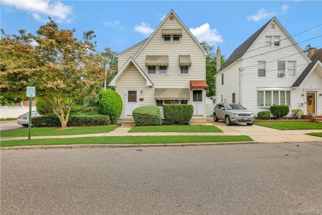  2 BR,  1.00 BTH &nbsp;Other style home in Williston Park