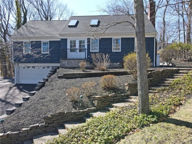  5 BR,  2.00 BTH &nbsp;Hi ranch style home in Port Jefferson