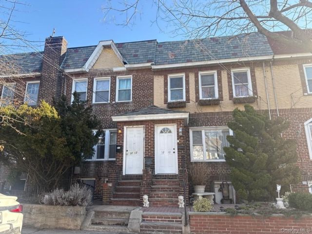  3 BR,  2.00 BTH &nbsp;House style home in Far Rockaway