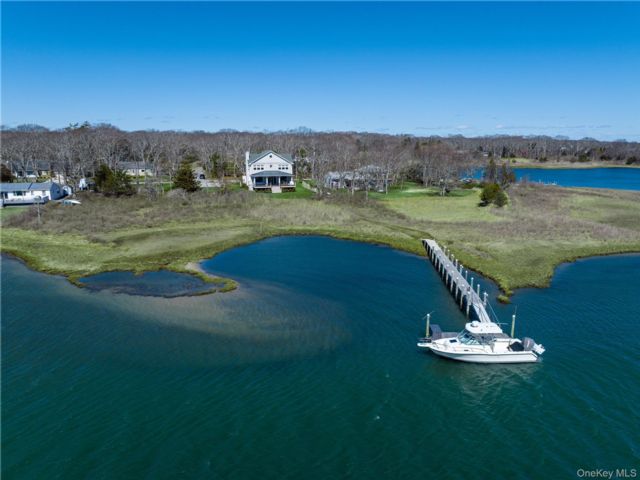  4 BR,  3.00 BTH &nbsp;Other style home in Cutchogue
