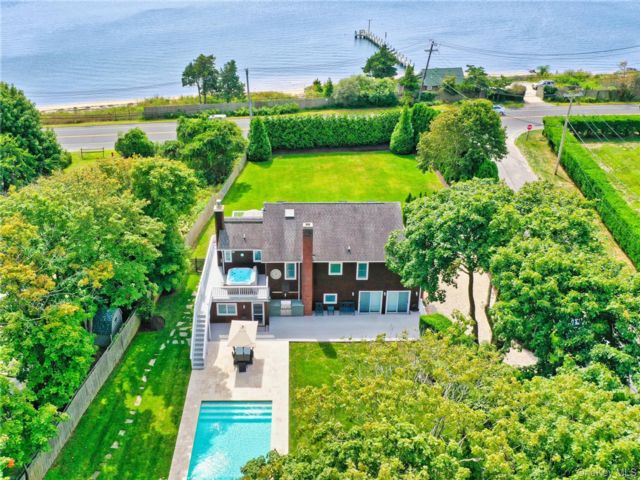  4 BR,  4.00 BTH &nbsp;Post modern style home in Hampton Bays