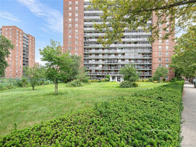  1 BR,  1.00 BTH &nbsp;Other style home in Rego Park