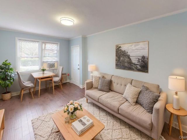  3 BR,  2.00 BTH &nbsp;Other style home in Forest Hills