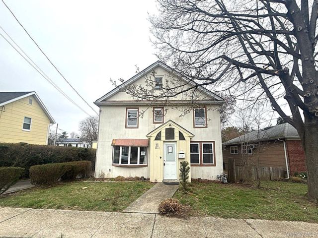  4 BR,  2.00 BTH &nbsp;Colonial style home in Greenvale