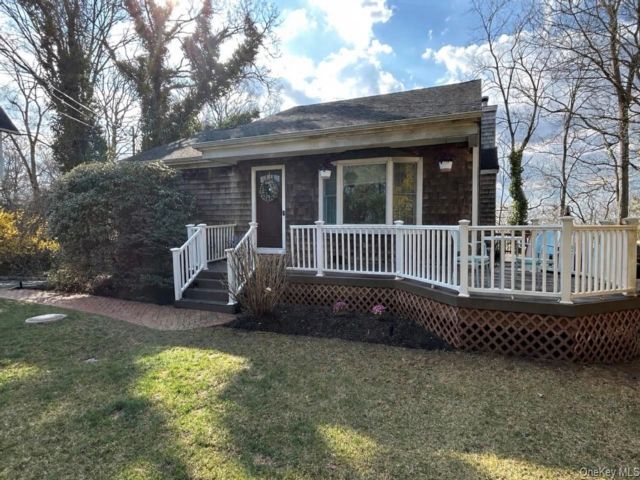  4 BR,  2.00 BTH &nbsp;Ranch style home in Rocky Point