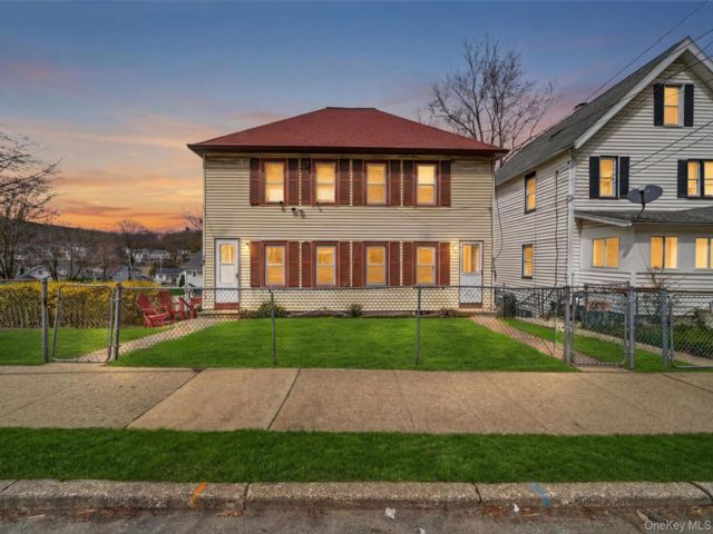  9 BR,  4.00 BTH &nbsp;Colonial style home in Peekskill