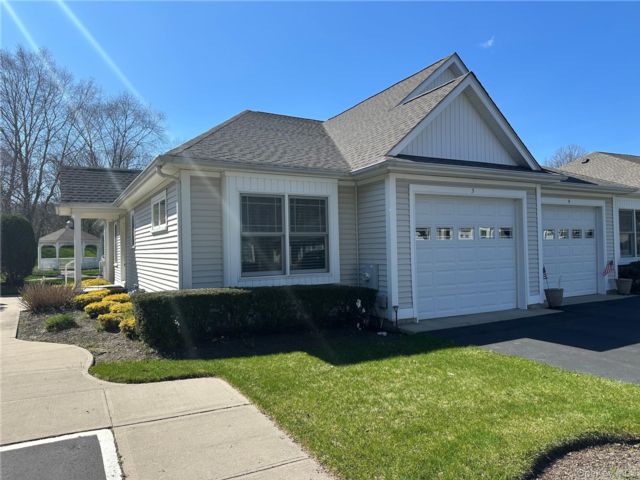  2 BR,  2.00 BTH &nbsp;Other style home in Coram