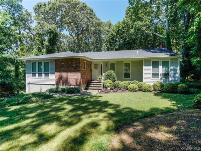  3 BR,  4.00 BTH &nbsp;Ranch style home in Stony Brook