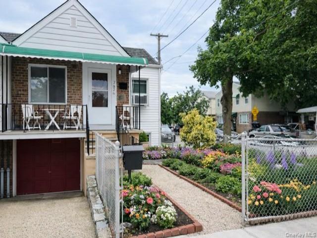  2 BR,  1.00 BTH &nbsp;Ranch style home in Throggs Neck