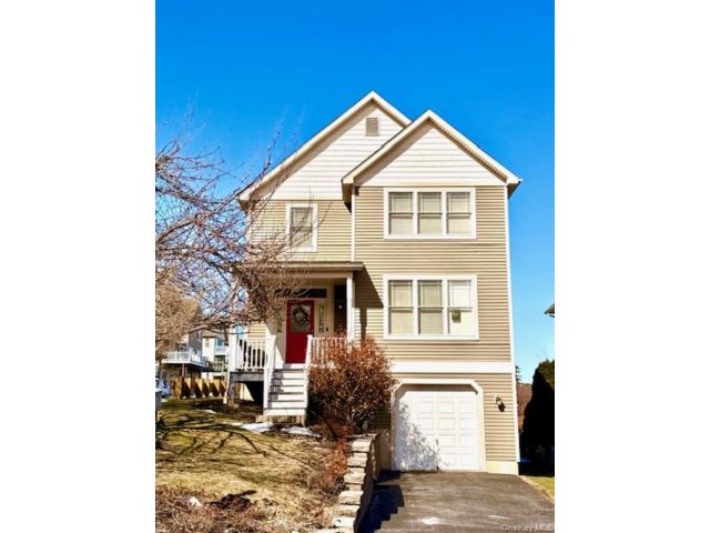  3 BR,  3.00 BTH &nbsp;Colonial style home in Newburgh