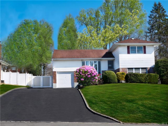  4 BR,  2.00 BTH &nbsp;Split level style home in Commack