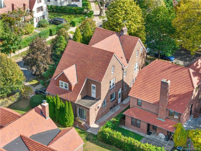  6 BR,  5.00 BTH &nbsp;Tudor style home in Forest Hills