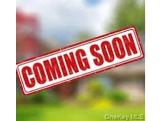  5 BR,  3.00 BTH &nbsp;Colonial style home in Miller Place