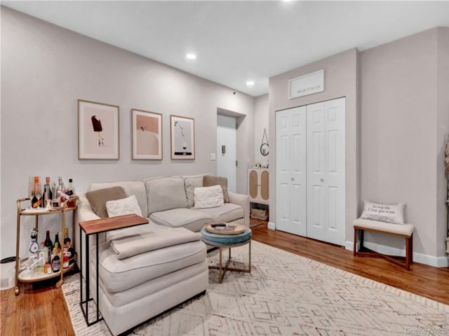  1 BR,  1.00 BTH &nbsp;Mediterranean style home in Long Beach