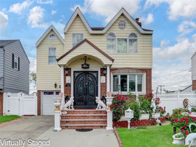  5 BR,  3.00 BTH &nbsp;Contemporary style home in Elmont