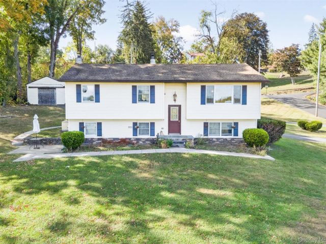  3 BR,  2.00 BTH &nbsp;Raised ranch style home in Marlboro