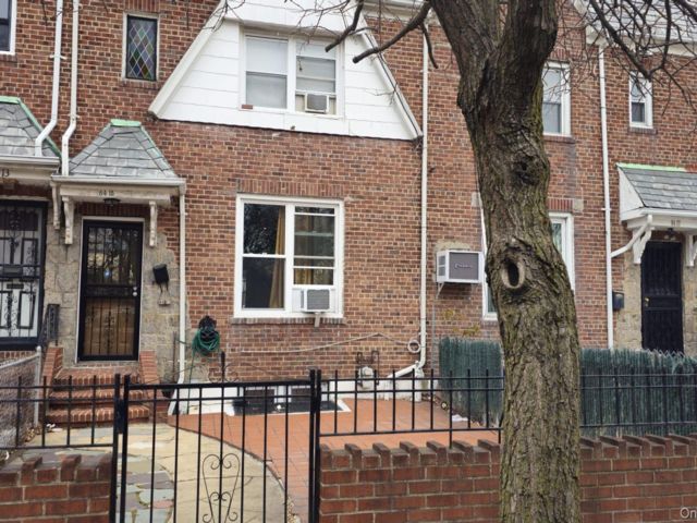  3 BR,  1.00 BTH &nbsp;Colonial style home in East Elmhurst