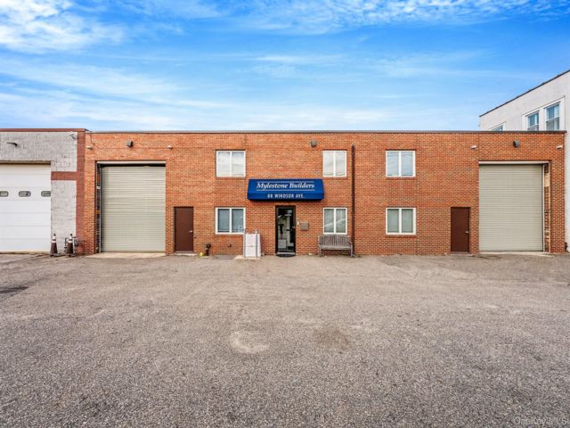 Studio,  0.00 BTH &nbsp;Commercial style home in Mineola