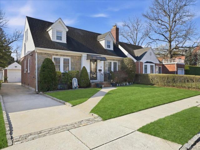  4 BR,  2.00 BTH &nbsp;Cape cod style home in New Hyde Park