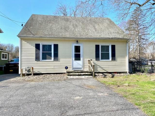  3 BR,  1.00 BTH &nbsp;Cape cod style home in New Windsor