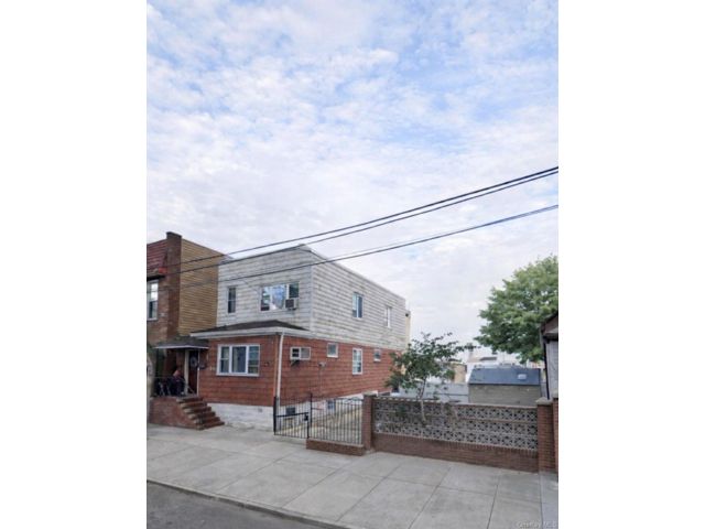 Studio,  3.00 BTH &nbsp;House style home in Glendale