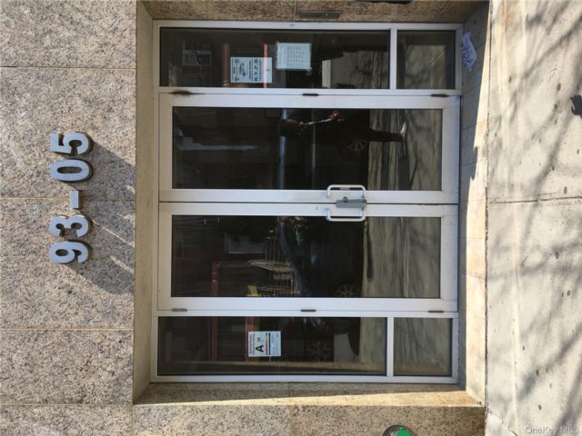  1 BR,  1.00 BTH &nbsp;Other style home in Jackson Heights