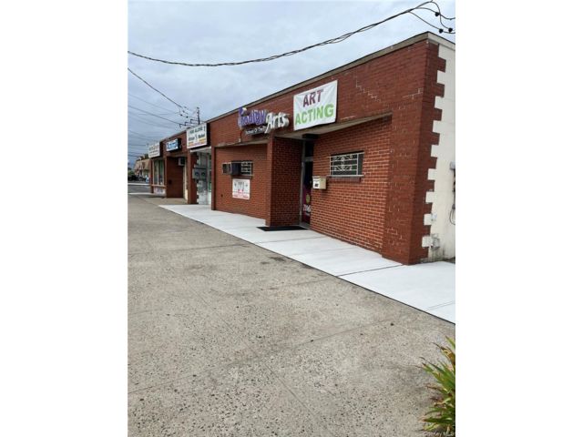 Studio,  0.00 BTH &nbsp;Commercial style home in Uniondale