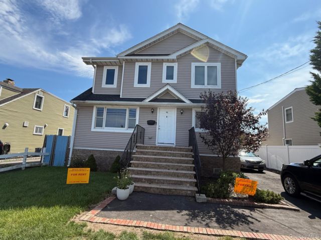  5 BR,  3.00 BTH &nbsp;Colonial style home in Massapequa