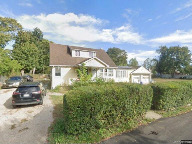  5 BR,  2.00 BTH &nbsp;A-frame style home in Central Islip