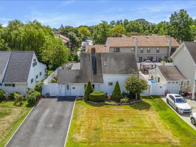  4 BR,  2.00 BTH &nbsp;Cape cod style home in Wantagh