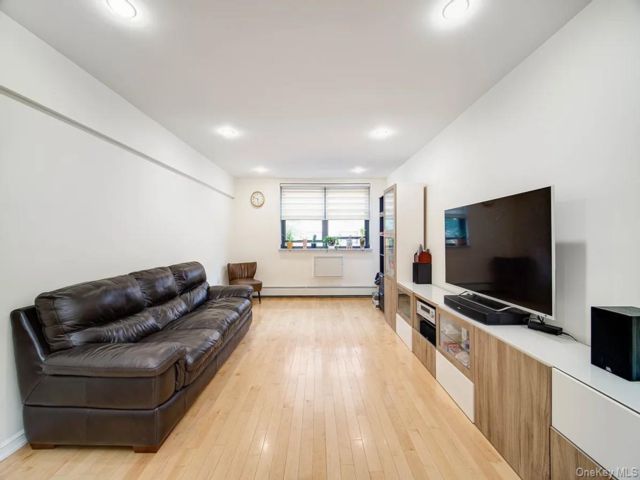 [Corona Real Estate, listing number 7271517]