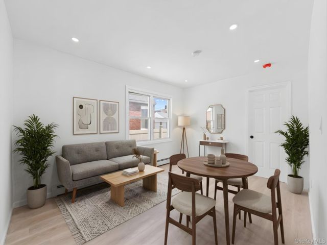  4 BR,  2.00 BTH &nbsp;Ranch style home in Laurelton