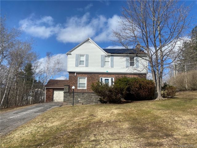  3 BR,  3.00 BTH &nbsp;Colonial style home in Tannersville