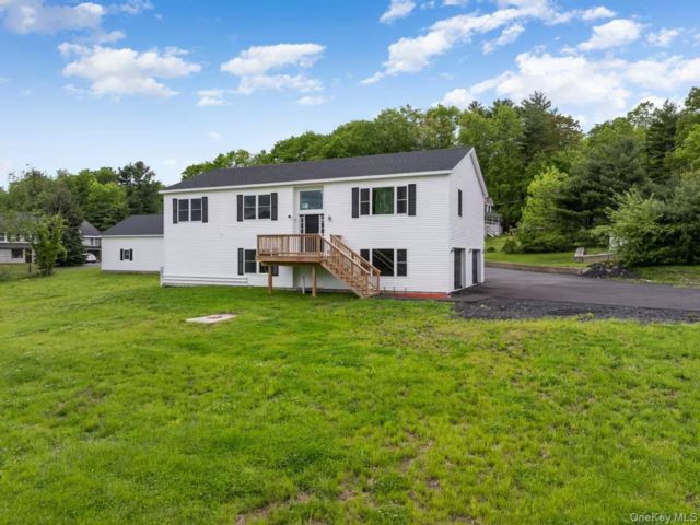  3 BR,  3.00 BTH &nbsp;Other style home in Sparrowbush