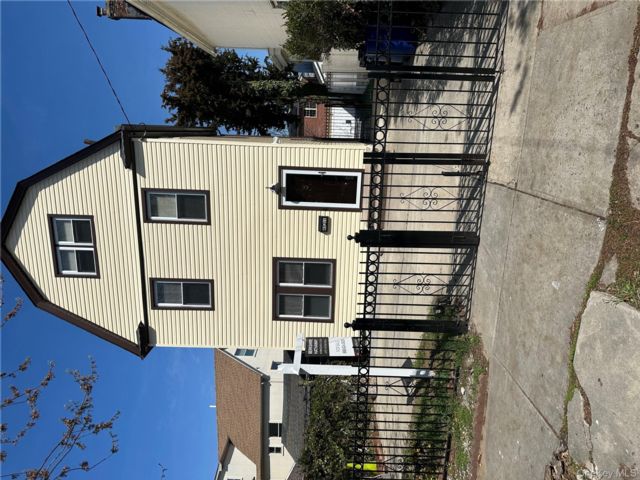  4 BR,  3.00 BTH &nbsp;Colonial style home in Flushing
