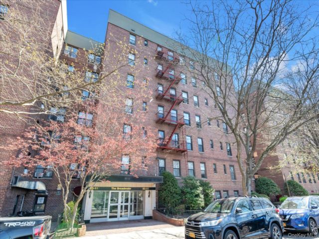  2 BR,  2.00 BTH &nbsp;Other style home in Briarwood