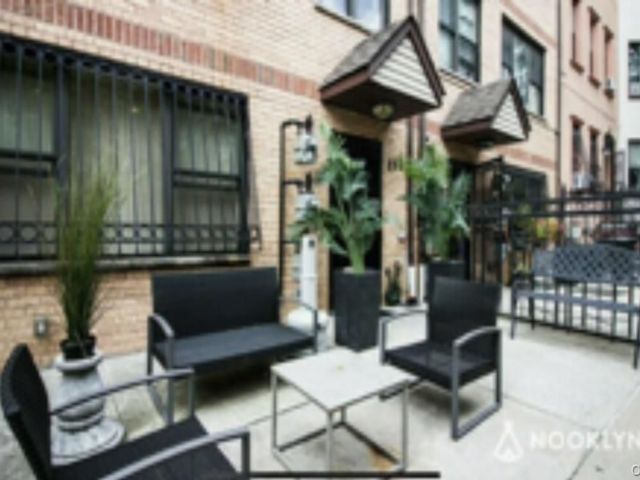  9 BR,  5.00 BTH &nbsp;House style home in Bushwick