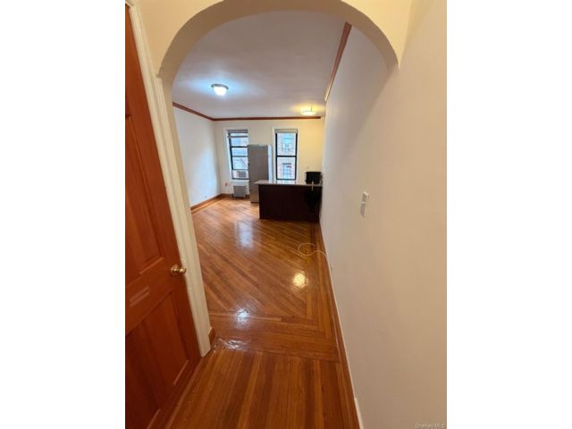  1 BR,  1.00 BTH &nbsp;Other style home in Sunnyside