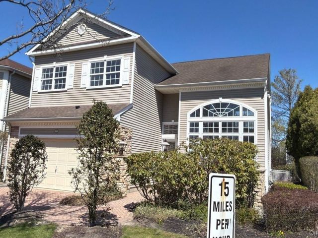  3 BR,  3.00 BTH &nbsp;Other style home in Mount Sinai